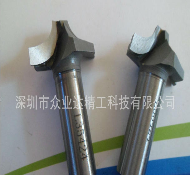 Mekkora a hegesztő maró forgási sebessége és előtolása?